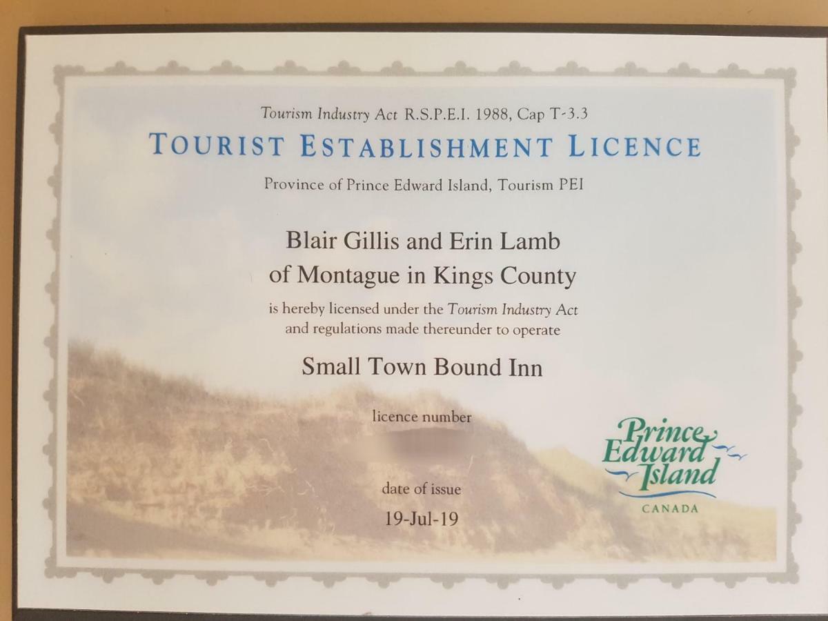 Montague Small Town Bound Inn מראה חיצוני תמונה